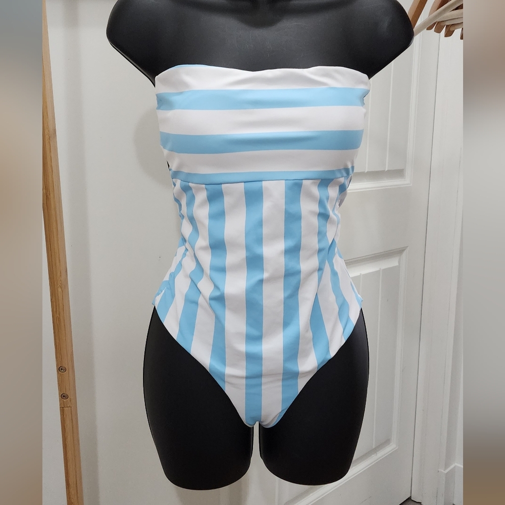 Shein one piece swimsuit, size small, excellent condition.